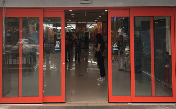 超市或者便利店安裝自動(dòng)門(mén)的優(yōu)勢(shì)